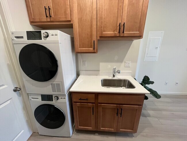 Foto del edificio - 3828 Norbridge Ave