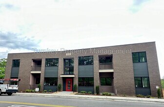 Building Photo - 3223 Kavanaugh Blvd