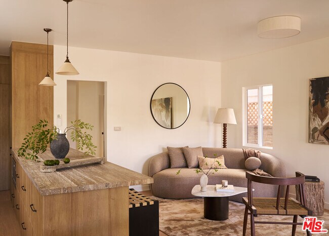 Foto del edificio - 2411 Abbot Kinney Blvd