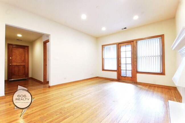 Foto del edificio - Beautiful Logan Square Apartments!