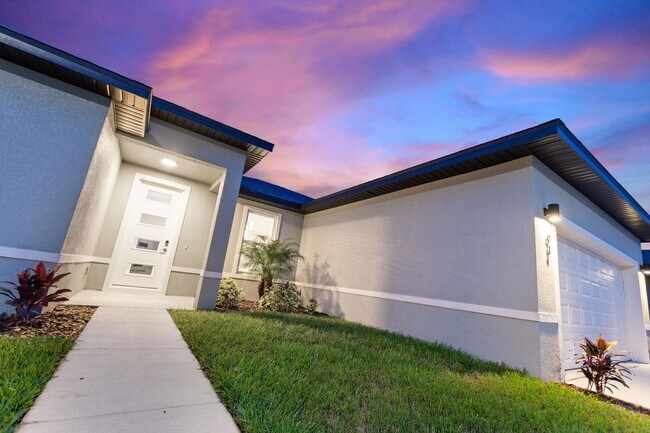 Building Photo - Deposit-Free! Modern, energy efficient hom...