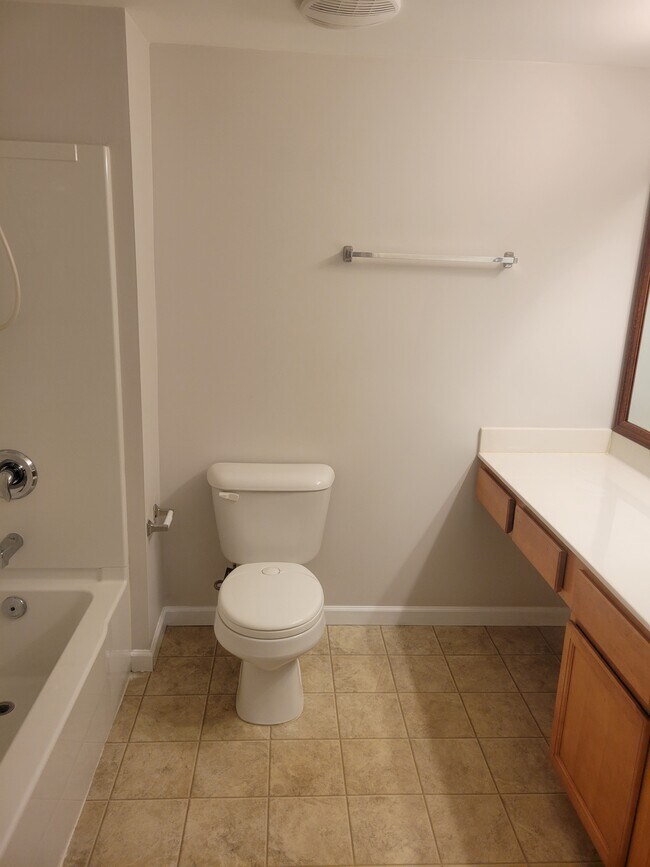 2480 Lampong Dr Unit 100C, Saint Louis, MO 63125 Condo for Rent in