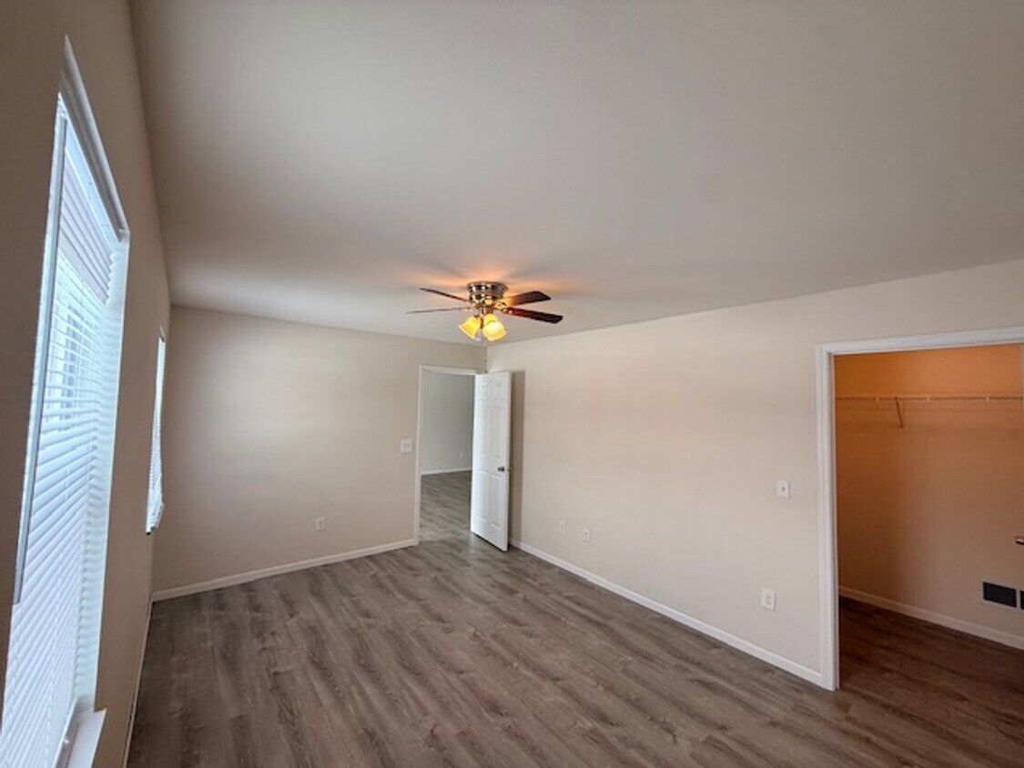 Building Photo - 2 Bedroom Duplex