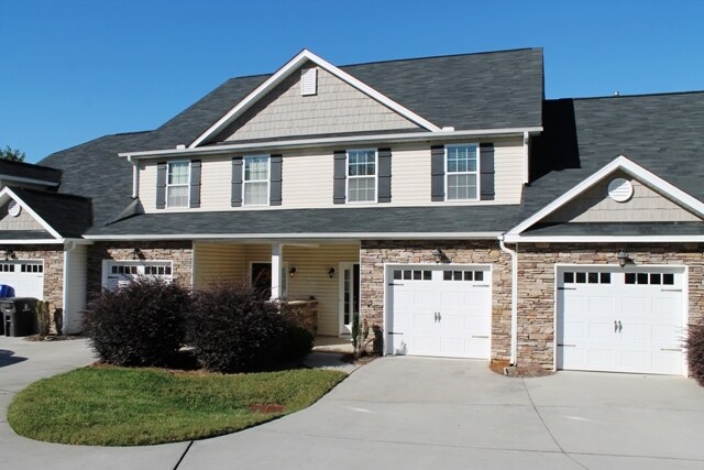 Building Photo - 1917 Sentry Pointe Ln