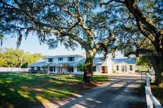 Building Photo - 315 Lazy Acres Ln