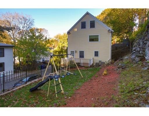 Building Photo - 27 Sullivan Ave