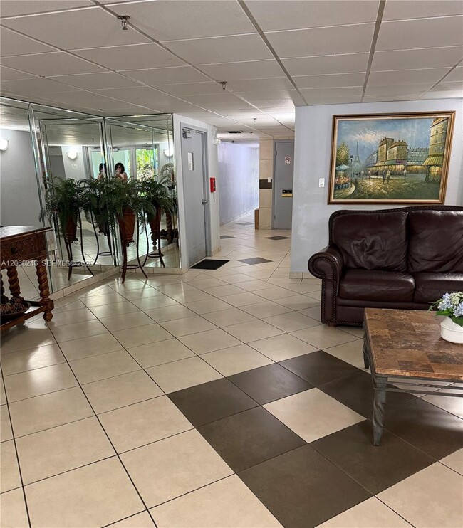 Building Photo - 250 181 Dr