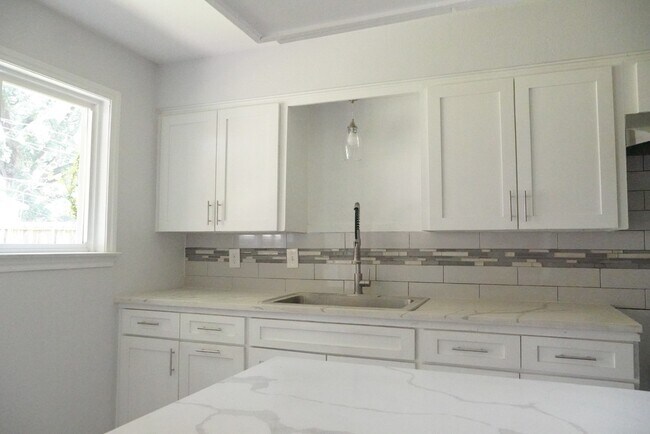 Foto del edificio - 1203 Mooney Rd