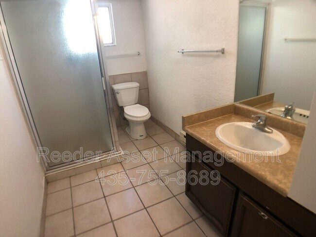 Building Photo - 615 E 600 N