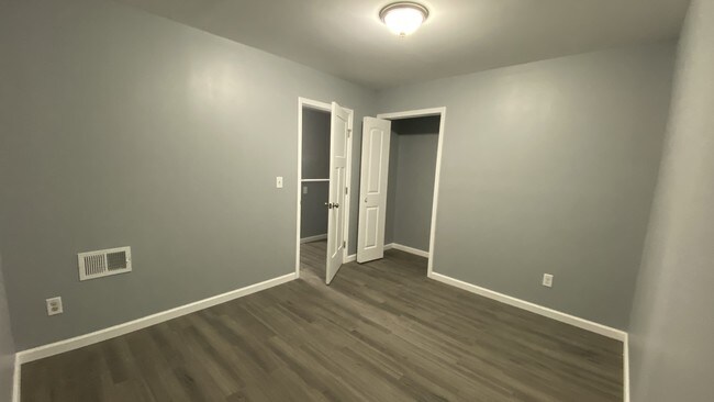 Dormitorio 1 - 17 E Tompkins St