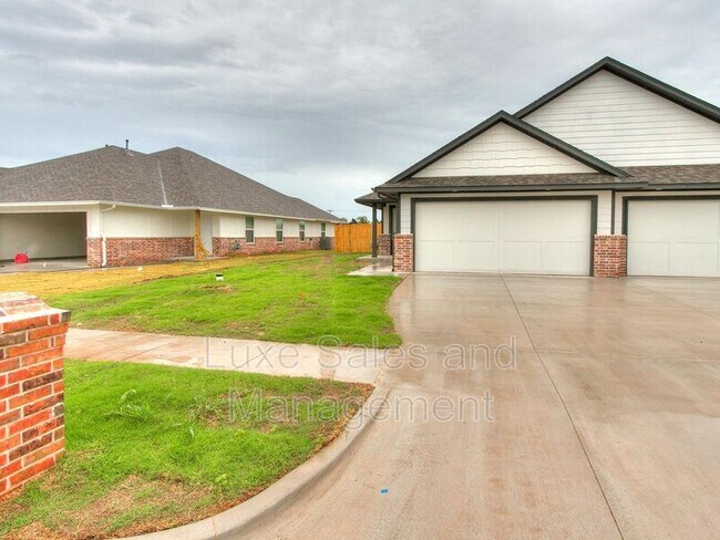 Building Photo - 10526 Harvest Moon Ave