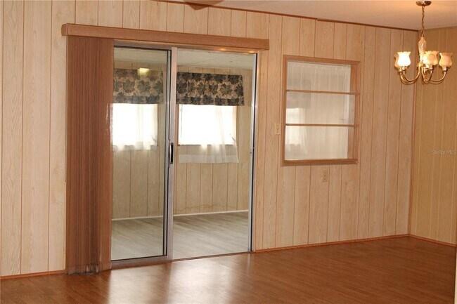 Foto del edificio - 204 50th Ave Dr W