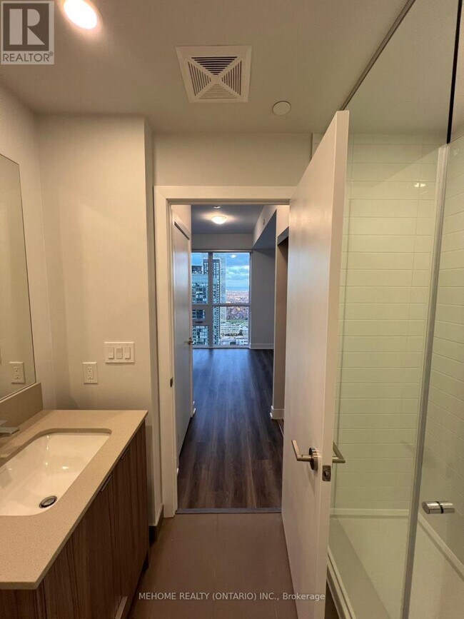 Photo du bâtiment - 4130-4130 Parkside Village Dr