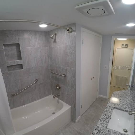Foto del edificio - 2447 Baywood Dr W