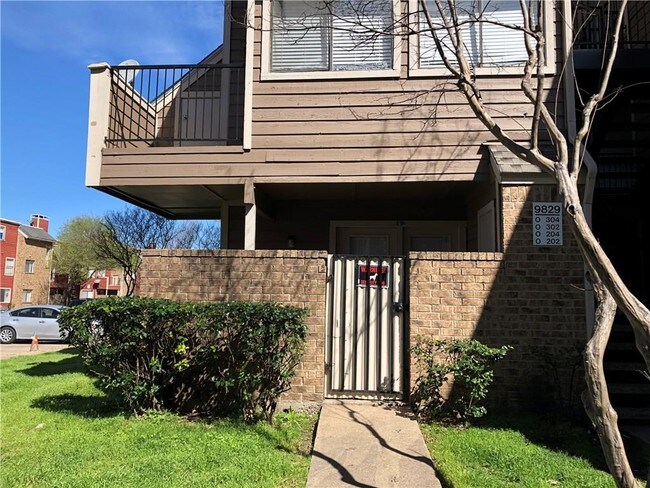Foto del edificio - 9829 Walnut St