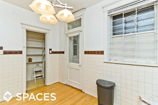 Building Photo - 2 br, 1 bath Apartment - 4341 North Damen #3E