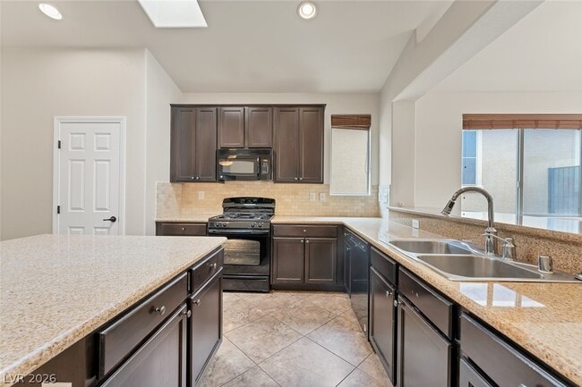 Building Photo - 1011 Via Nandina Pl