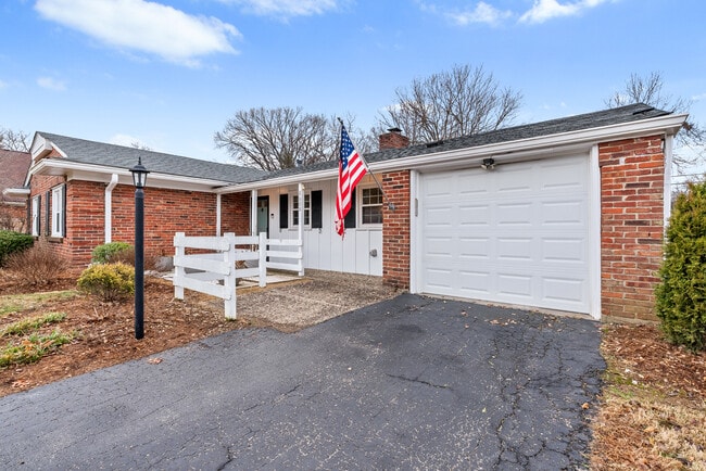 Foto del edificio - 8608 Whipps Bend Rd