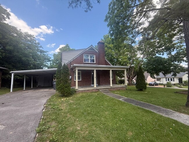 Building Photo - Spacious 4BR/2BA Two-Story Home with Basement, Hardwood Floors & Pet-Friendly Living