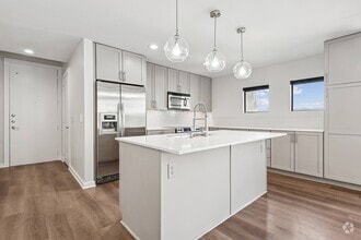 Building Photo - Parkside So7