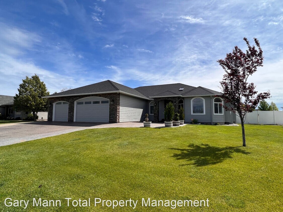 Primary Photo - 4 br, 3 bath House - 907 Sand Dune Rd