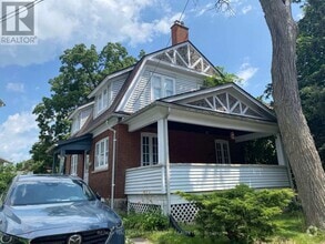 Building Photo - 4697 McDougall Crescent
