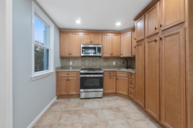 Kitchen - 58 Old Bergen Rd