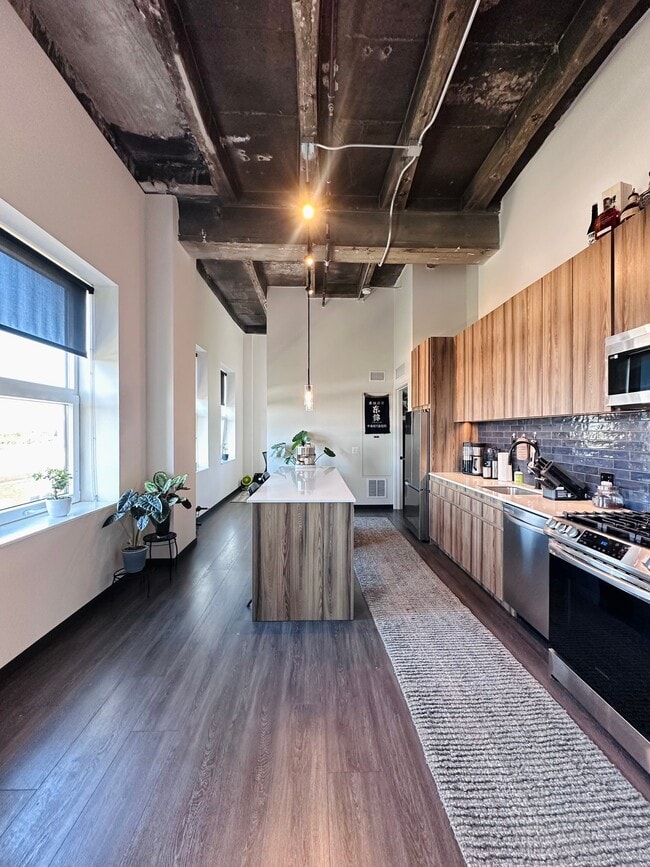 Building Photo - 150 N Ashland Ave
