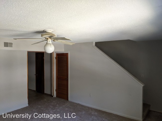 Building Photo - 809 Creekside Dr