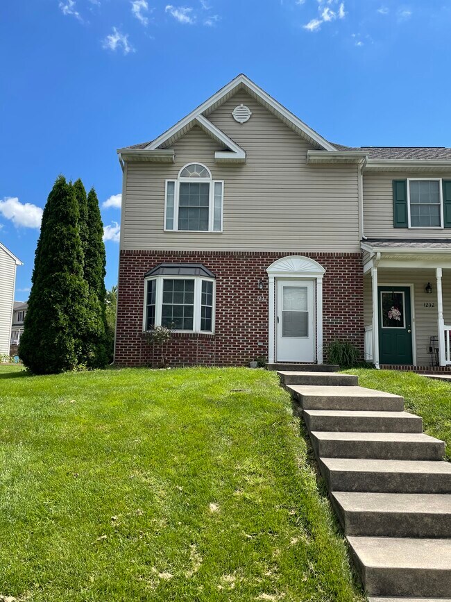 1234 Old Windmill Cir, Harrisonburg, VA 22802 Townhome Rentals in