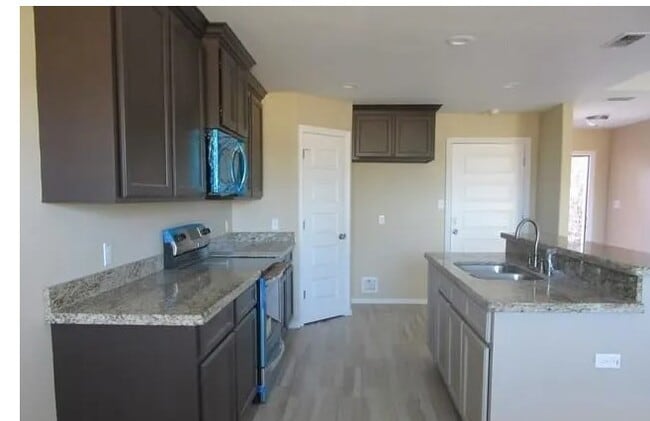 Building Photo - 9020 Empress Ln