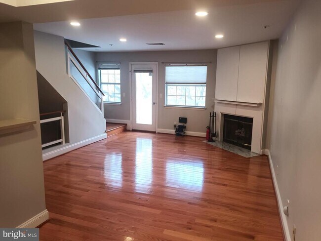 Foto del edificio - 5700 Chapman Mill Dr