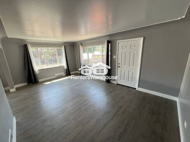 Foto del edificio - Charming 2 Bedroom 1 bathroom Available Now!