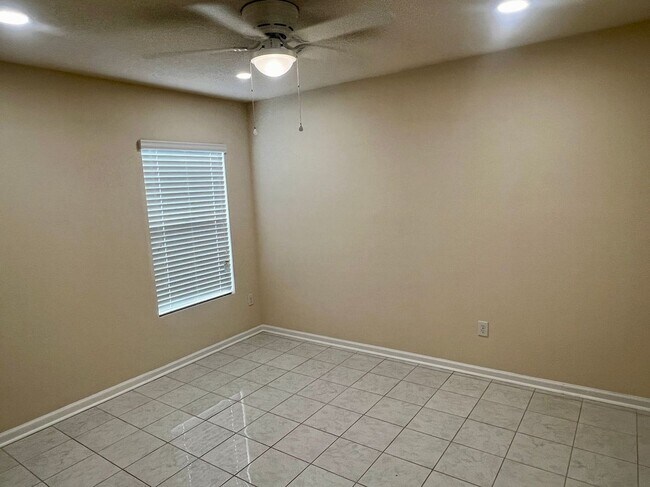 Foto del edificio - 239 Brooklet Cir