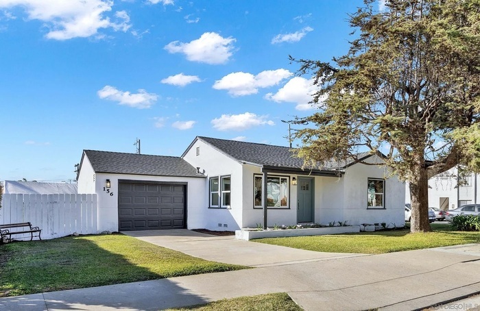 Foto principal - Beautifully remodeled home on a corner lot!