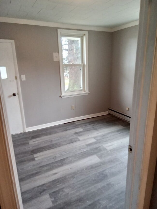 Building Photo - 127 Schoolhouse Rd
