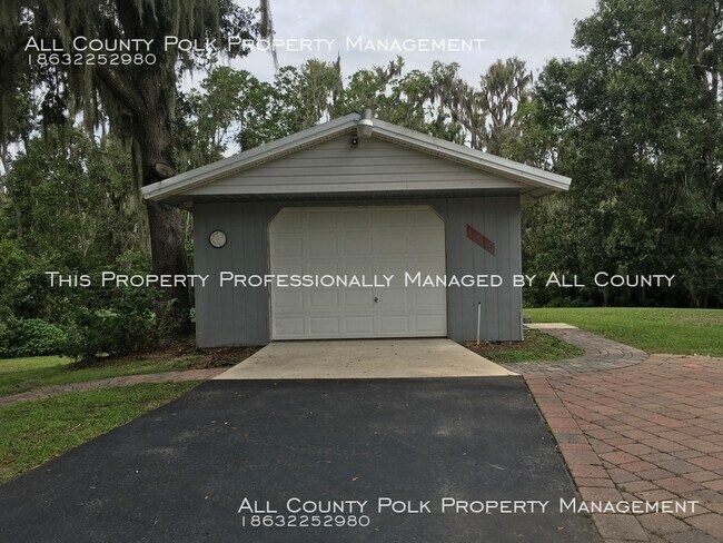 Building Photo - Enjoy Country Living in the Gorgeous 3/2 H...