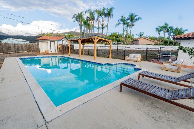 Foto del edificio - 2012 Troy Pl