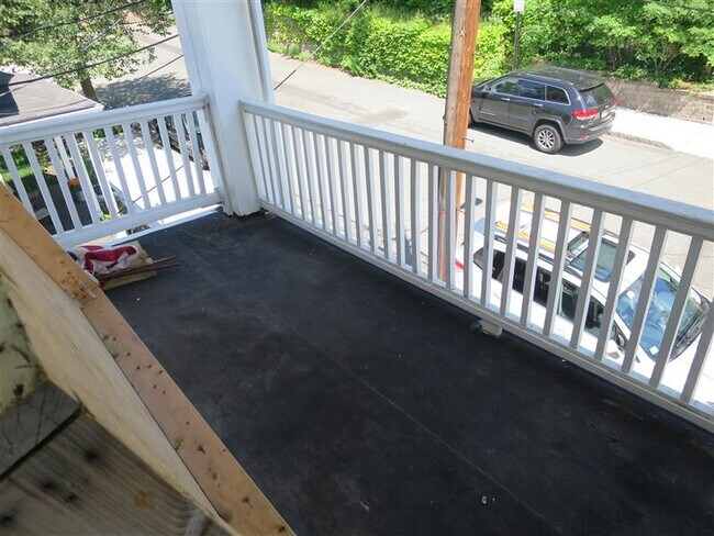 Building Photo - 64 Linden Ave