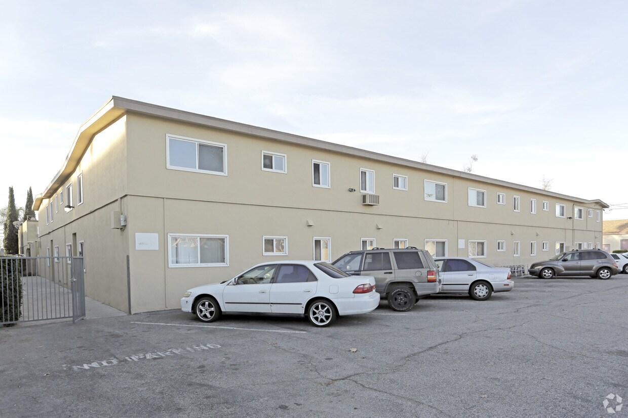 Building Photo - 17504 Grand Ave