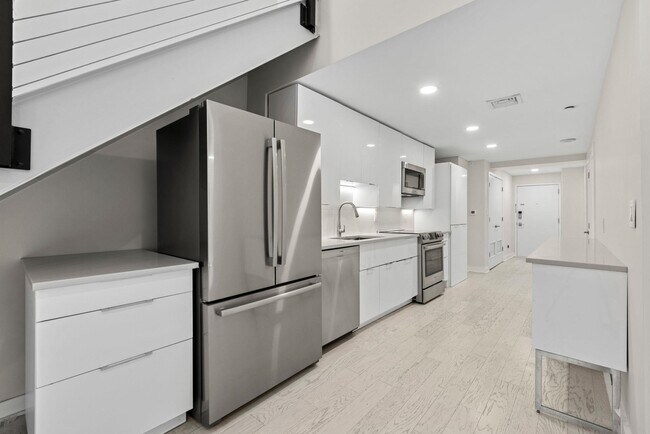 Foto del edificio - 689 Marin Blvd