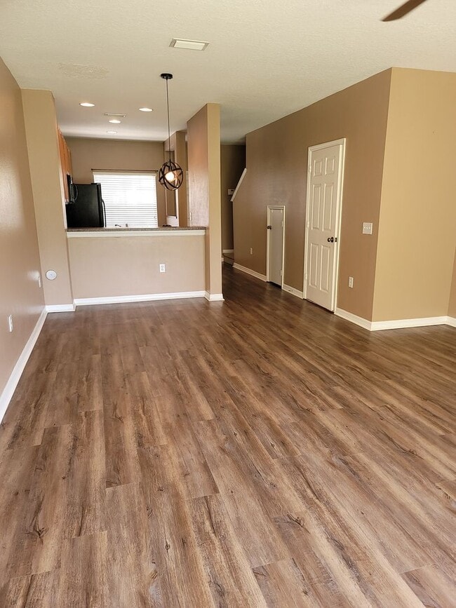 Building Photo - Home is in the Heart of New Tampa