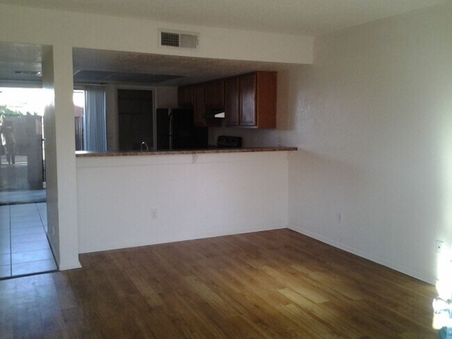 Foto del edificio - 3 Bedroom Townhome - Small Private Patio- ...