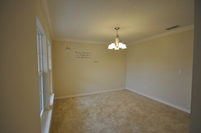 Building Photo - MOVE-IN READY!