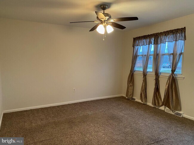 Foto del edificio - 21 Ridge Dr