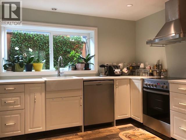 Building Photo - 329 W 23 St