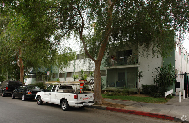 Foto del edificio - Owensmouth Apartments