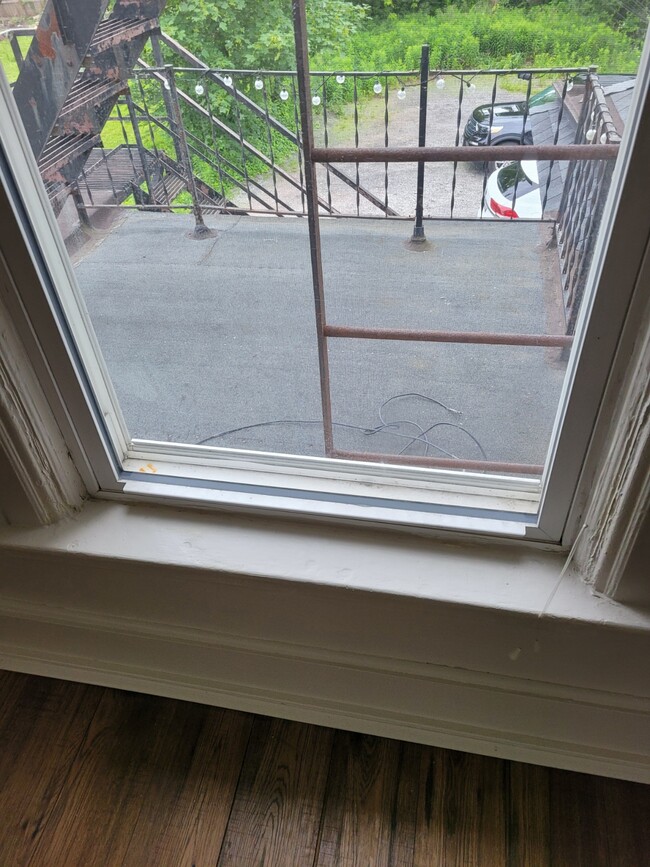 Building Photo - 884 Elmwood Ave