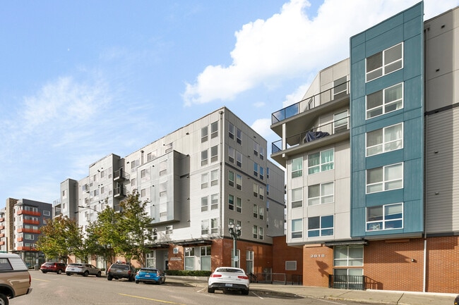 Building Photo - 2818 Grand Ave