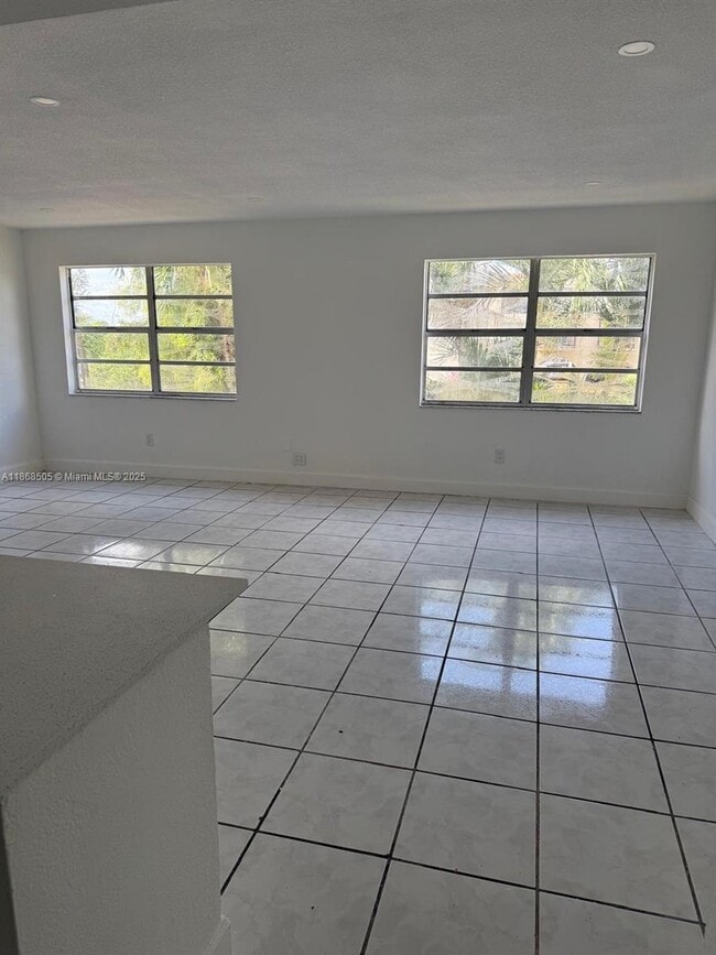 Building Photo - 1350 W 53rd St